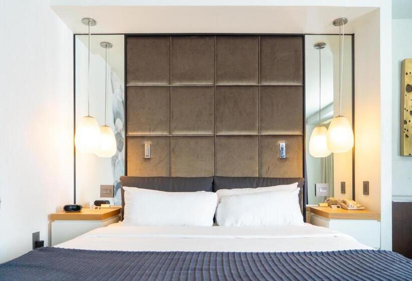 استودیوی پریمیوم, The Windsor Suites Philadelphia