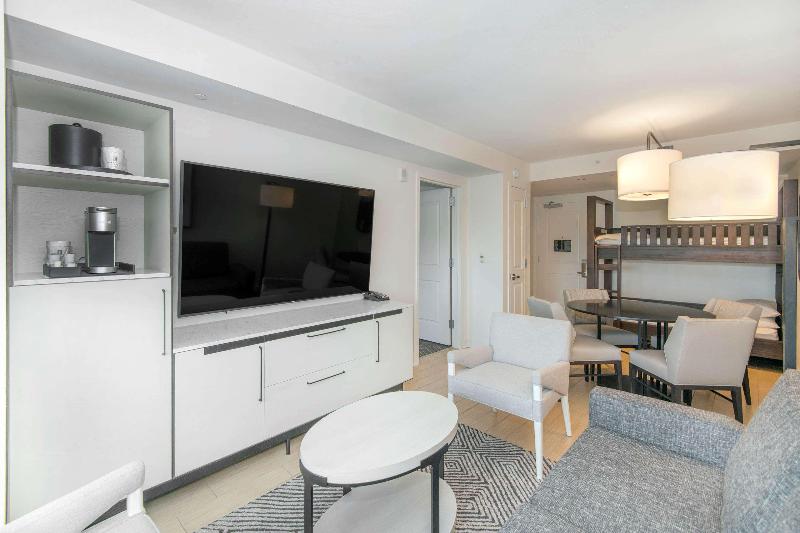 استودیوی لوکس, The Windsor Suites Philadelphia