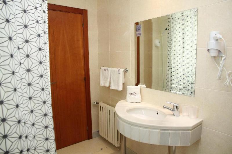 Habitación Triple Estándar, Alda Lalín
