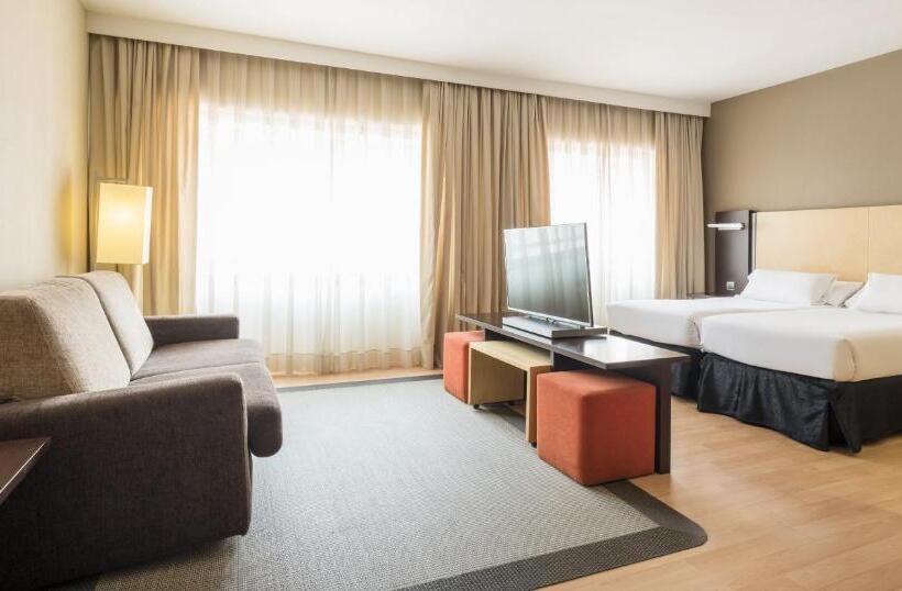 Номер Стандарт Трехместный, Ilunion Suites Madrid