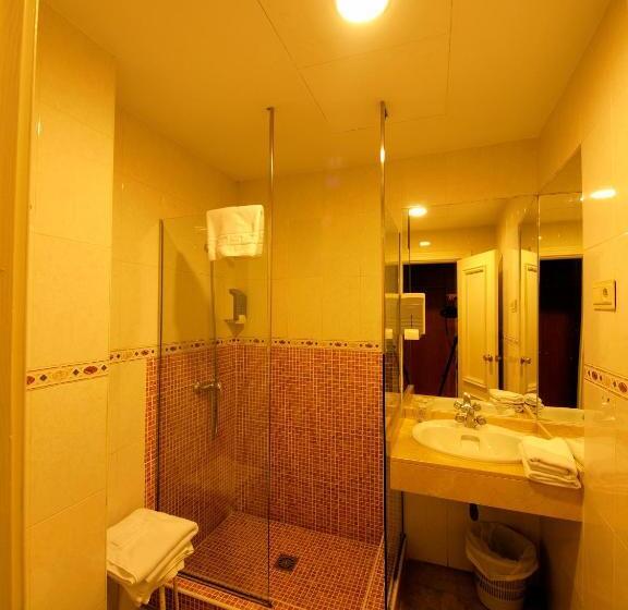 Habitación Triple Estándar, Los Galanes