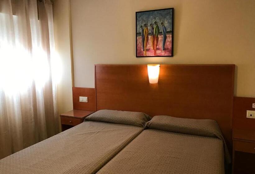 Habitación Triple Estándar, Los Galanes