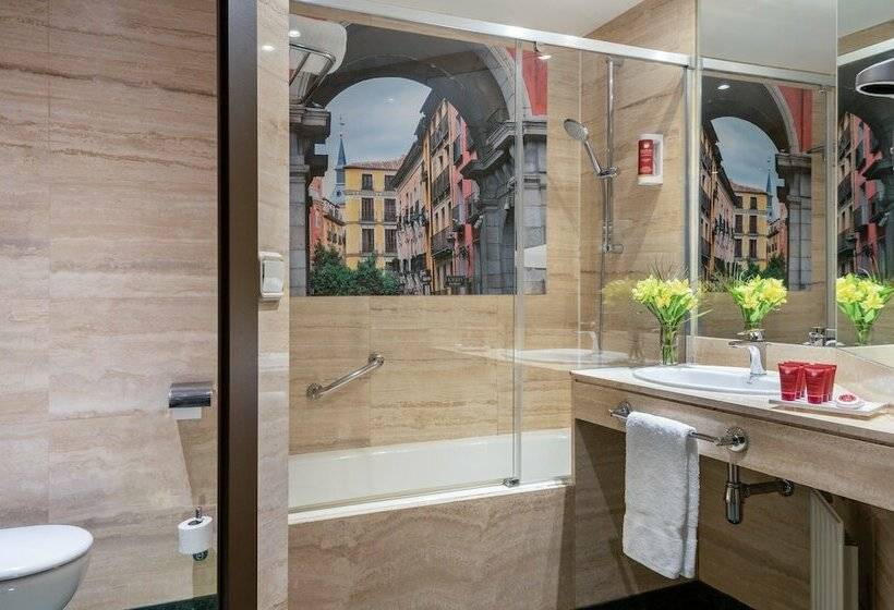 اتاق راحتی سه تخته, Leonardo Hotel Madrid City Center