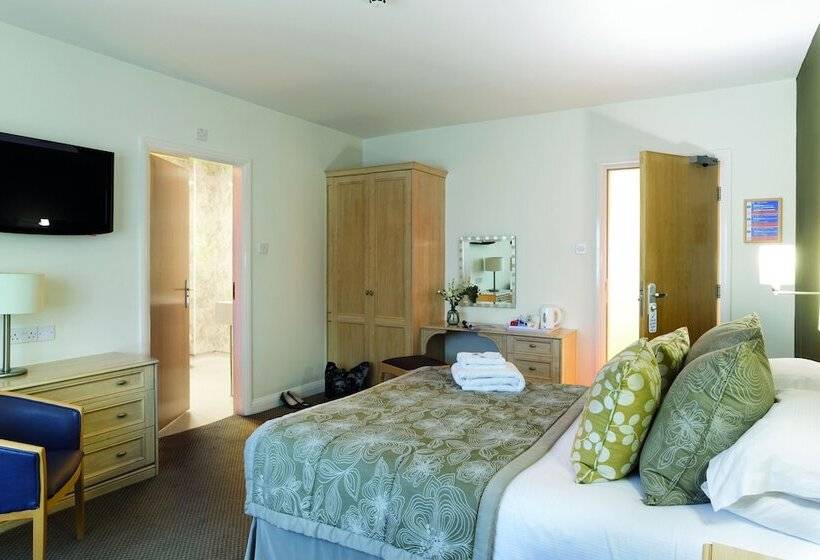 Номер Superior, Burntwood Court