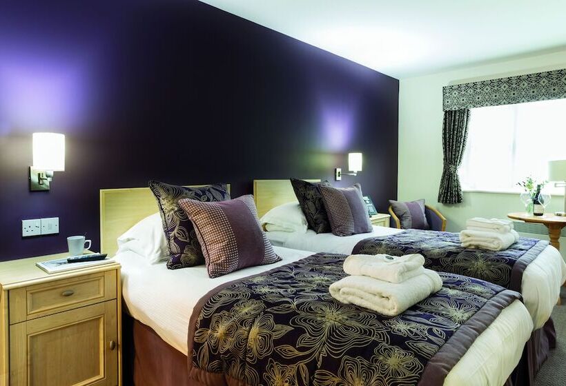 Номер Superior, Burntwood Court