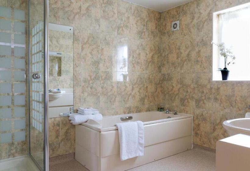 Номер Стандарт, Burntwood Court