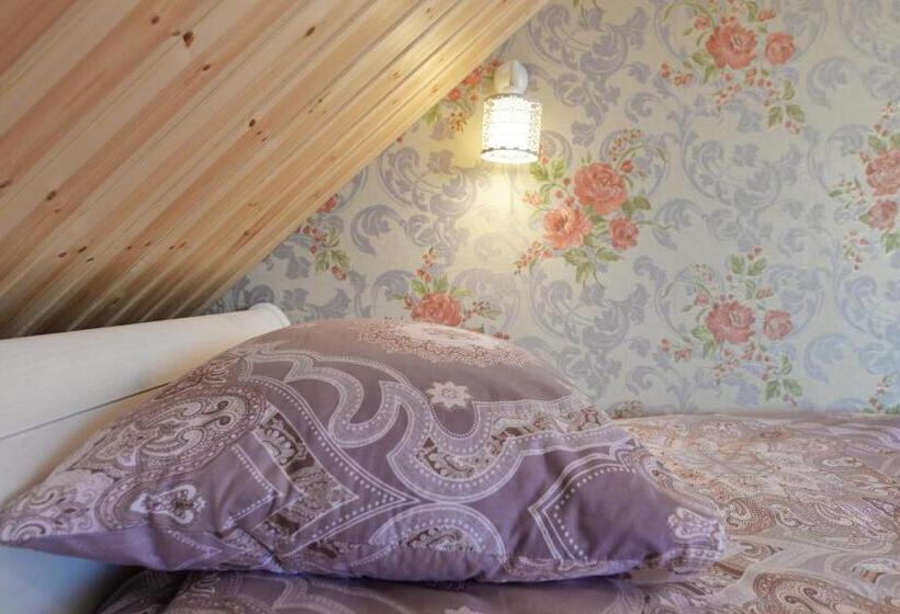 اتاق استاندارد سه تخته با سرویس بهداشتی مشترک, Sunny Beaver B&b