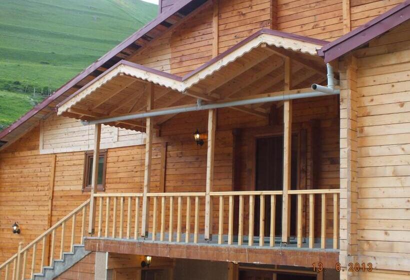 Трехместный Номер Стандарт с Балконом, Yedigoller Hotel & Restaurant