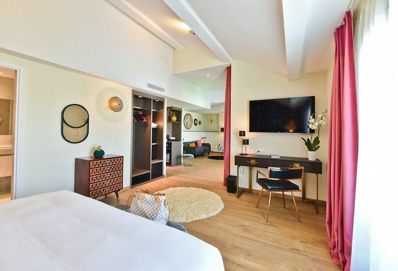 Полулюкс Вид на Город, La Villa Port D Antibes & Spa