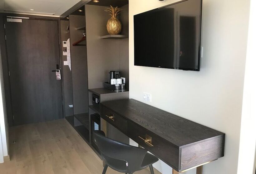 Номер Комфорт, La Villa Port D Antibes & Spa