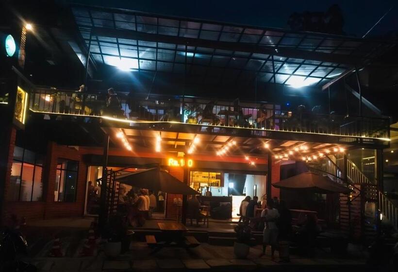 اتاق استاندارد سه تخته با بالکن, Pub Ceylon Hostel