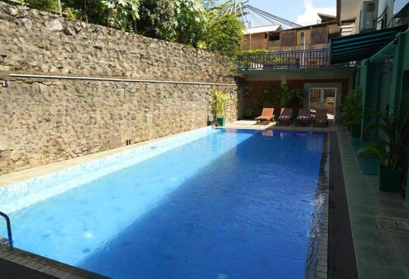 اتاق داخلی دلوکس, Pub Ceylon Hostel
