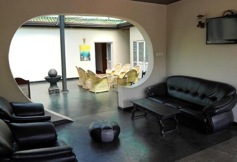 اتاق داخلی دلوکس, Pub Ceylon Hostel