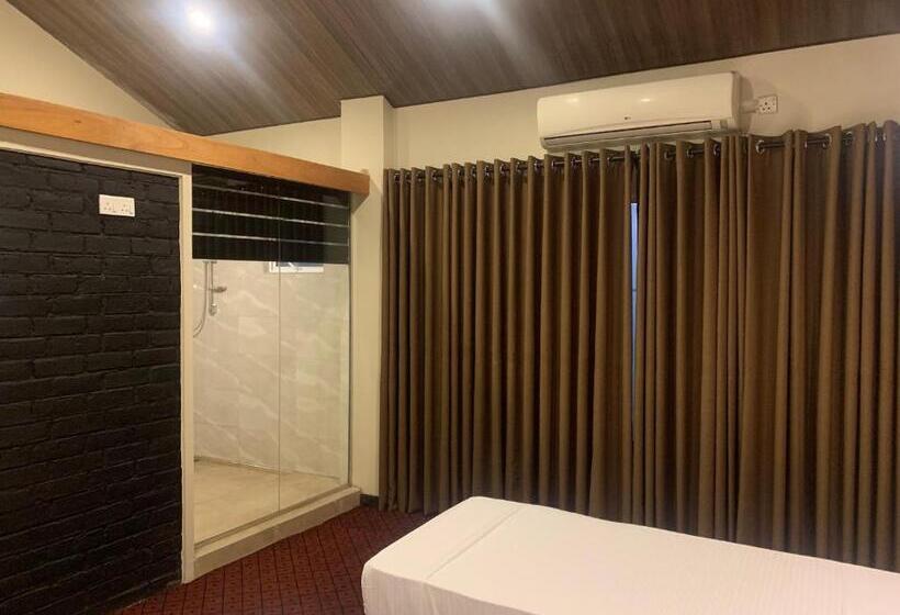 اتاق لوکس سه تخته, Pub Ceylon Hostel