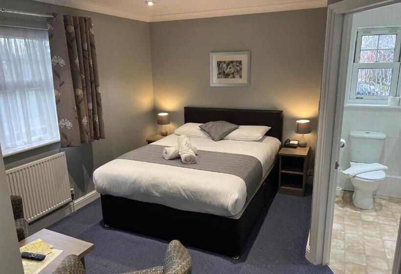 Номер Стандарт, Corner House Hotel Gatwick With Bookable Holiday Parking