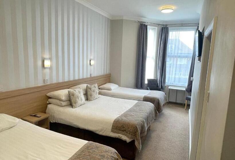 Номер Стандарт Трехместный, The Westlynne Hotel & Apartments