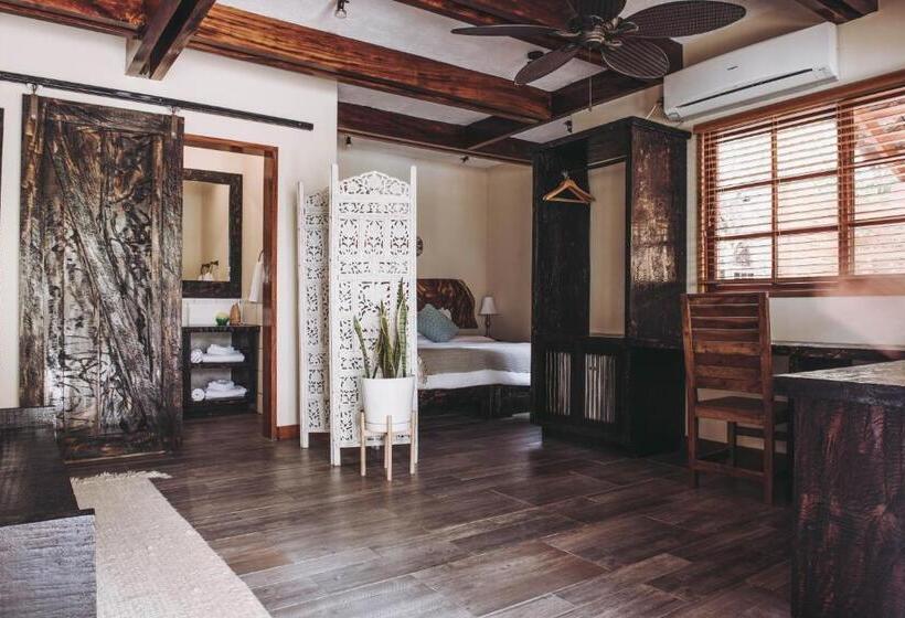 Семейное Бунгало, Sansara Surf Yoga & Resort