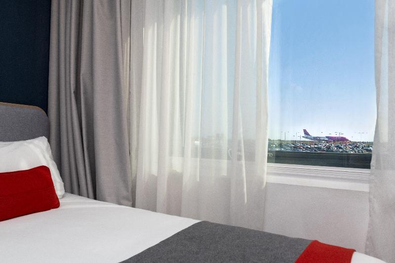 اتاق استاندارد برای معلولان, Holiday Inn Express London Luton Airport, An Ihg