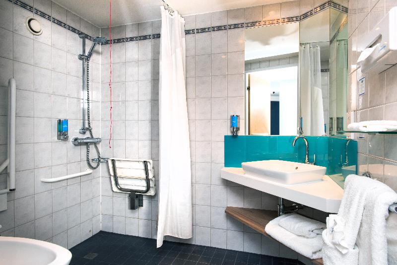 اتاق استاندارد برای معلولان, Holiday Inn Express London Luton Airport, An Ihg