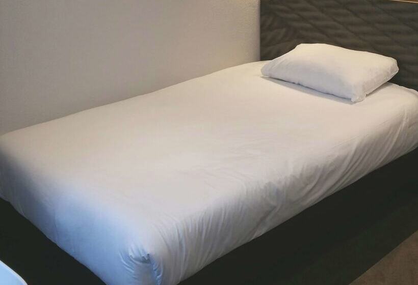 Номер Стандарт, Ibis Clichy Centre Mairie