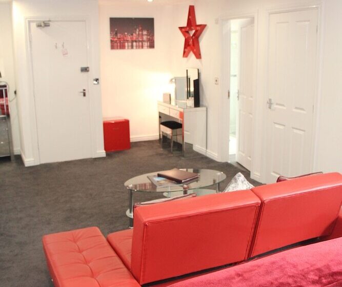 اتاق استاندارد با تخت بزرگ, St John S Lodge Incl Off Site Leisure Club