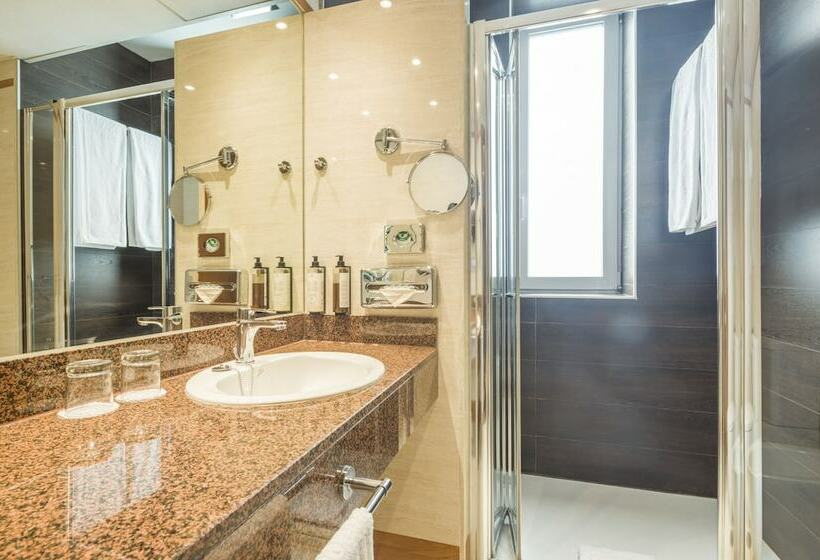 Семейный Номер, Ilunion Les Corts Spa