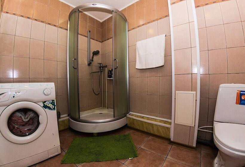 Семейный Номер, Hostel My World