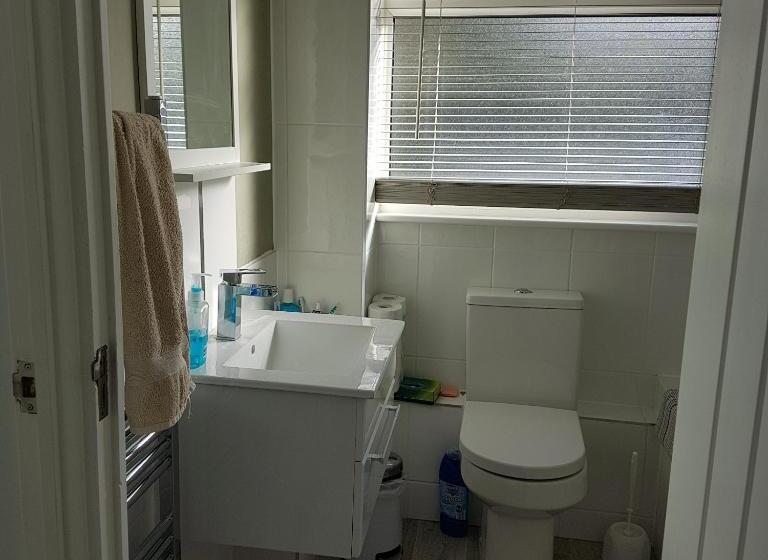 اتاق استاندارد با سرویس بهداشتی مشترک, Quiet House Beside Stansted Airport