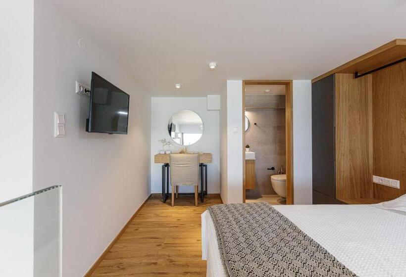 سوییت با چشم‌انداز دریا, North Coast Seaside Suites