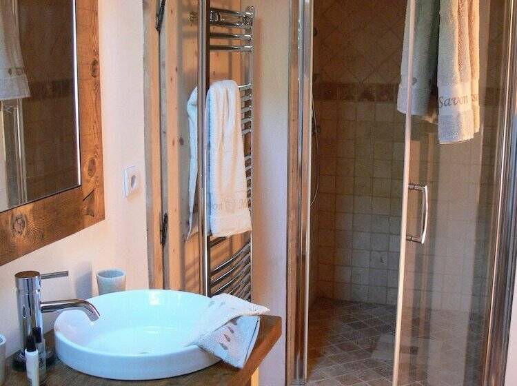 اتاق خانوادگی, Chambres D Hôtes   A La Bouge Hôtes