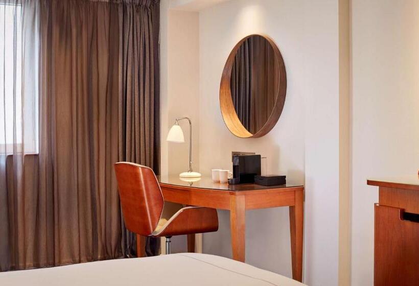 Номер Executive, Park Plaza Victoria London