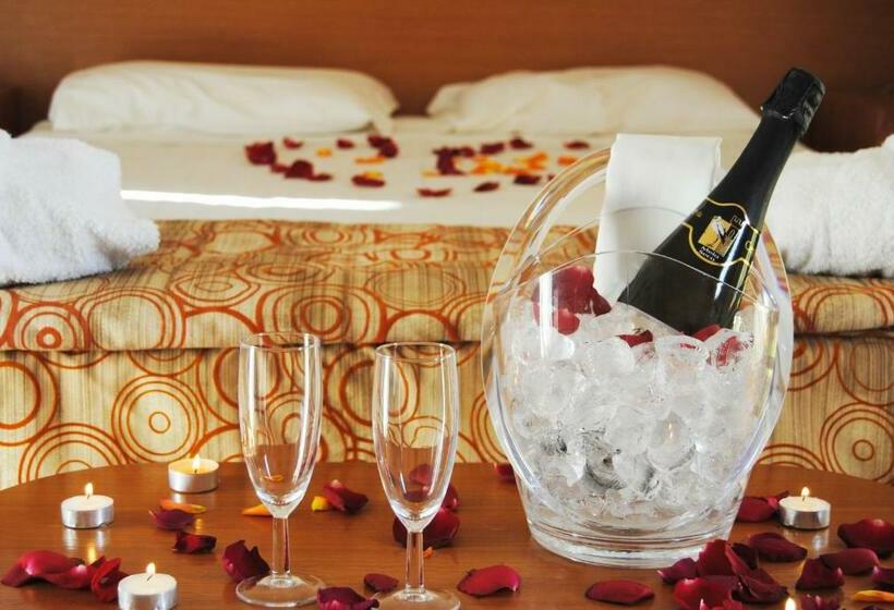 Romantic Room, Pinhal Do Sol