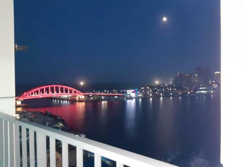 اتاق استاندارد با چشم‌انداز دریا, Sunrise Hotel Junior Suite Room11f Sea  View