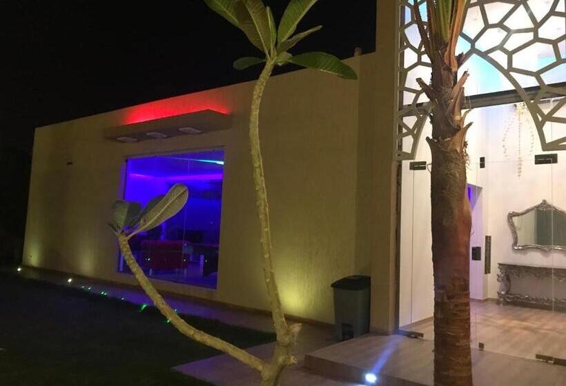 کلبه ییلاقی, Mooyah Resort