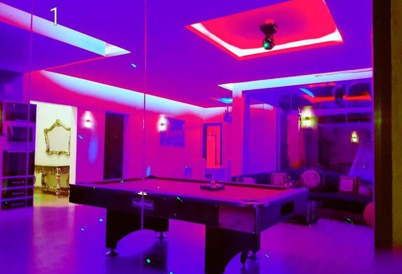 کلبه ییلاقی, Mooyah Resort