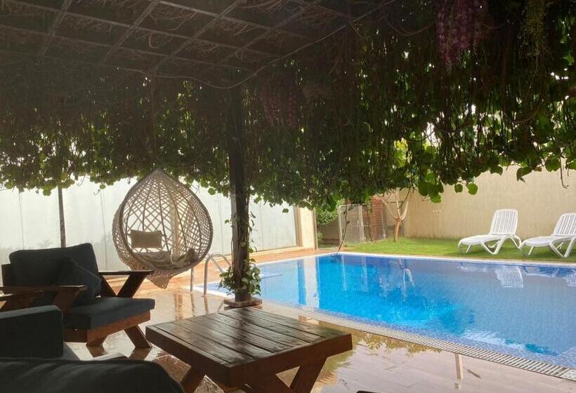 کلبه ییلاقی, Mooyah Resort
