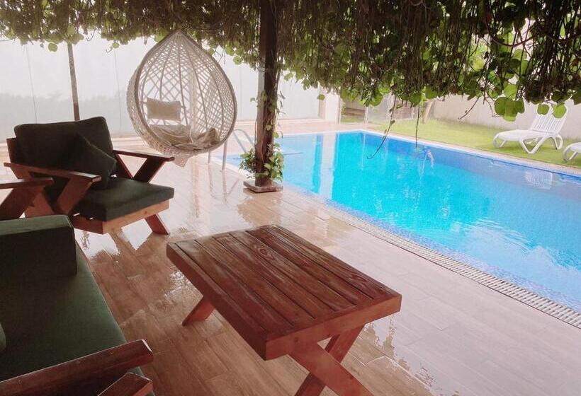 کلبه ییلاقی, Mooyah Resort