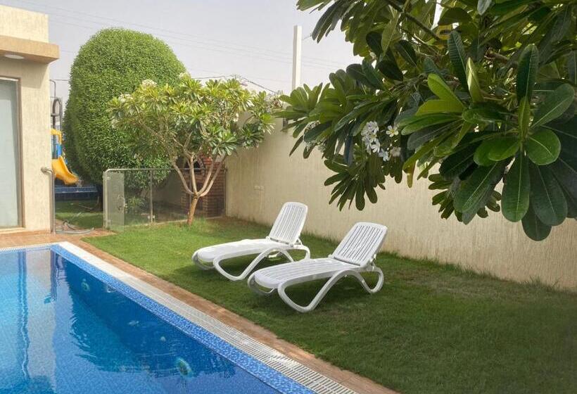 کلبه ییلاقی, Mooyah Resort