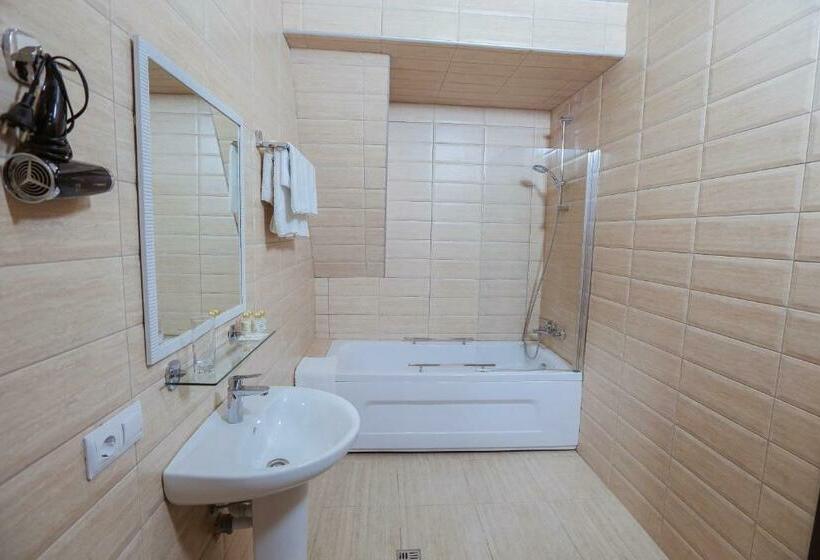 اتاق سوپریور با بالکن, Abaata