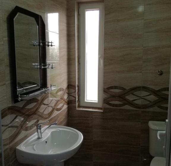 اتاق استاندارد سه نفره, Shekvetili+