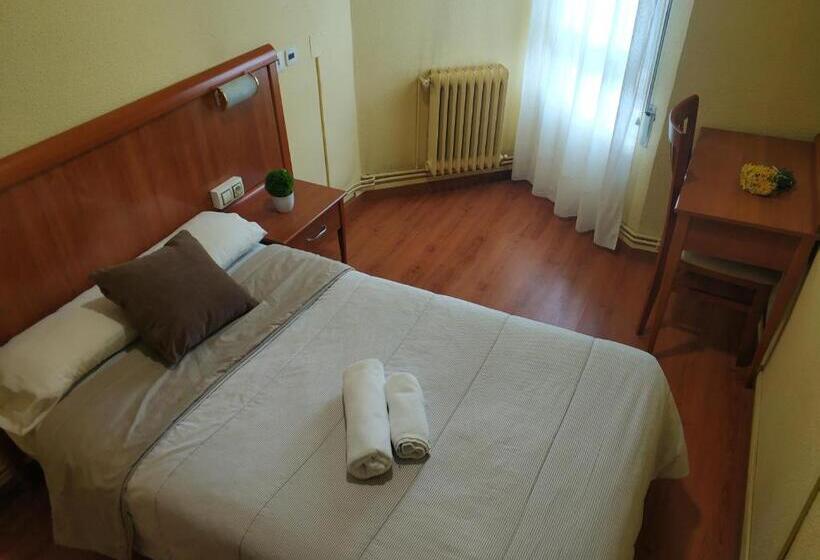 اتاق استاندارد یک نفره, Hostal Restaurante Iruñako