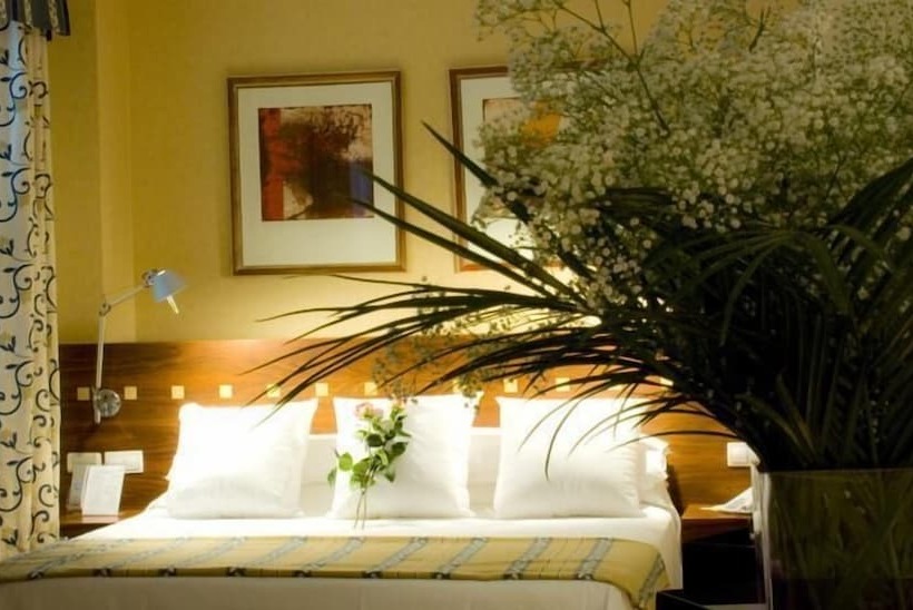 Habitación Triple Estándar, Gran Hotel Victoria