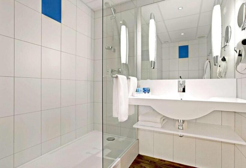 Executive Room Queen Bed, Novotel Krakow Centrum