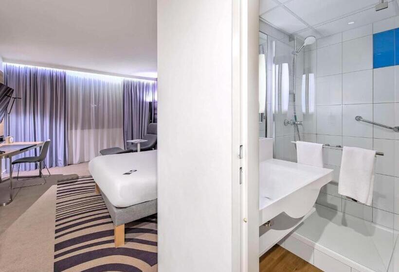 Executive Room Queen Bed, Novotel Krakow Centrum