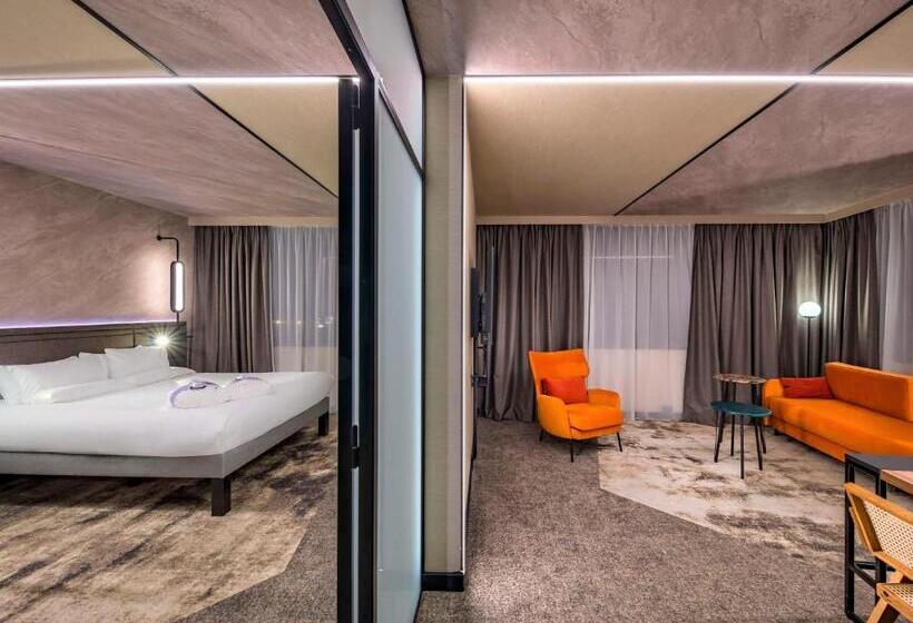Executive Room Queen Bed, Novotel Krakow Centrum