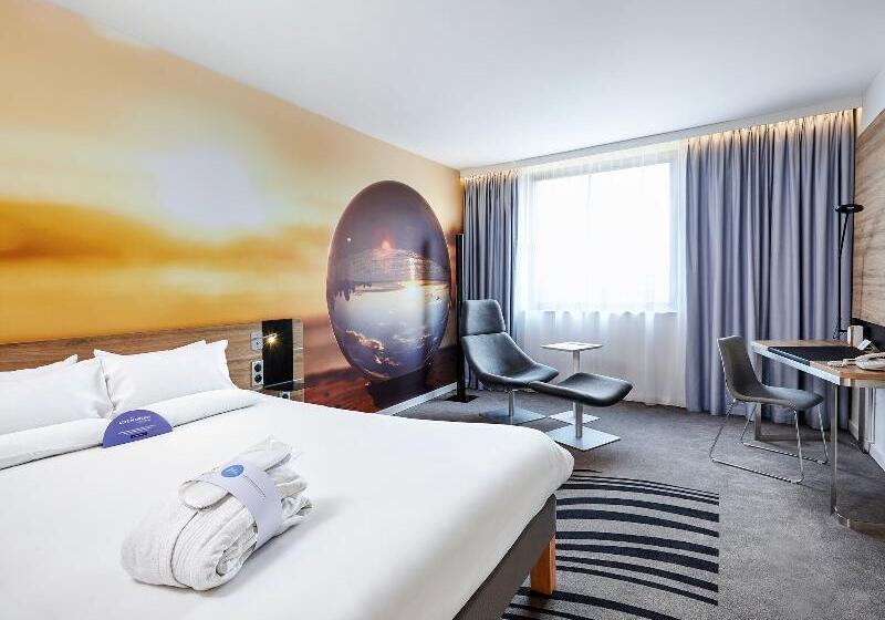 Executive Room Queen Bed, Novotel Krakow Centrum