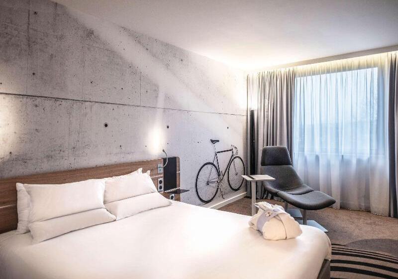 Executive Room Queen Bed, Novotel Krakow Centrum