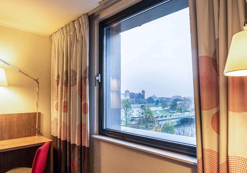 Executive Room Queen Bed, Novotel Krakow Centrum