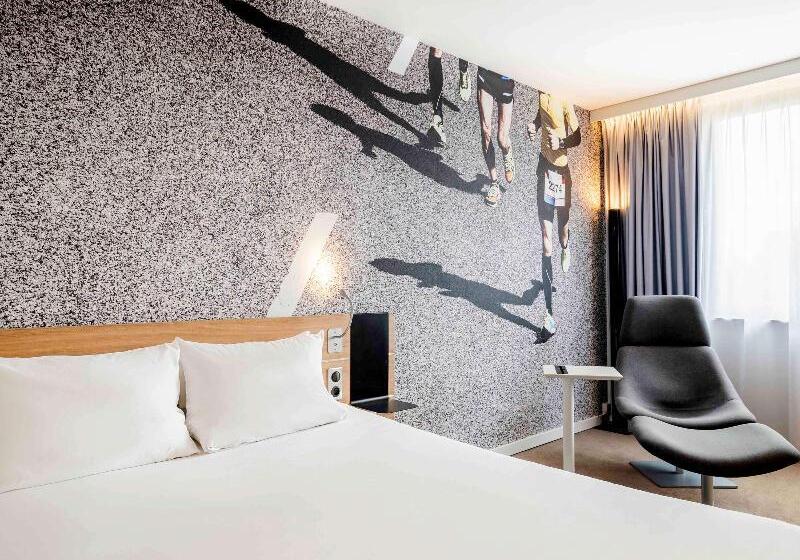 Executive Room Queen Bed, Novotel Krakow Centrum