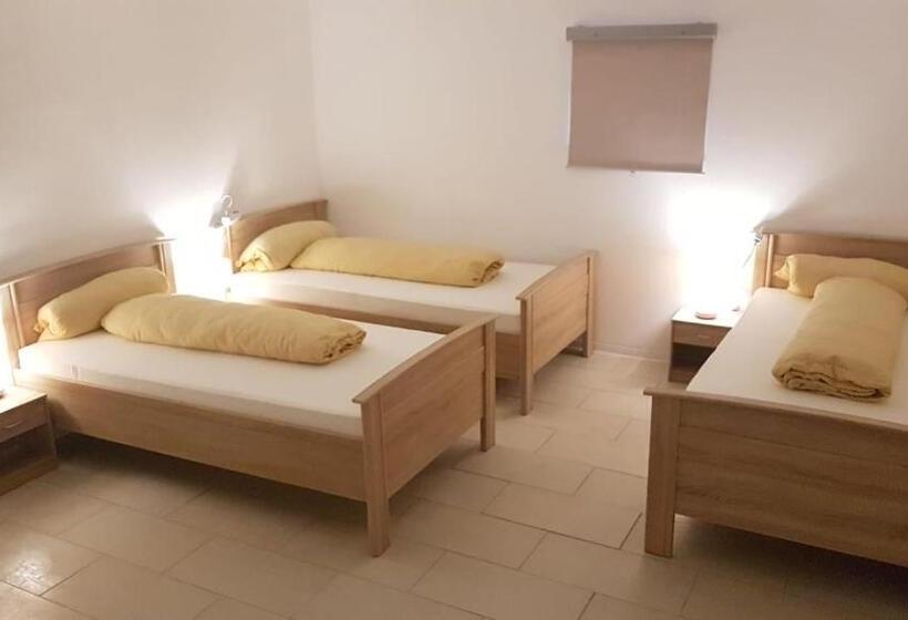 اتاق استاندارد سه نفره, Air Rooms